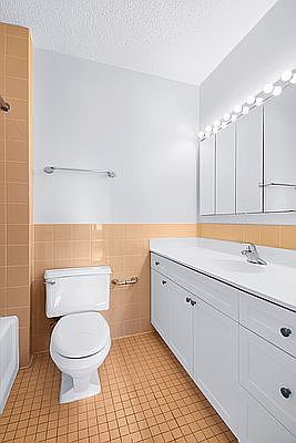 3rd image of 247 W 87th St #J9
