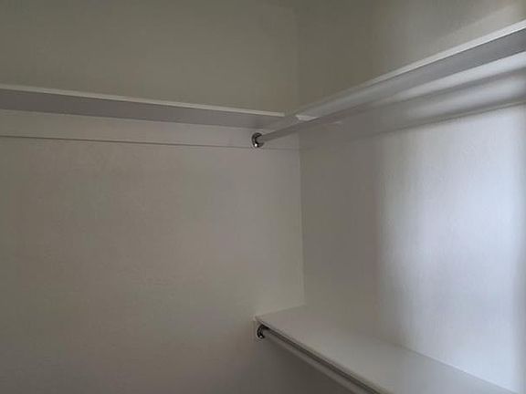 5th image of 3610 N Muskingum Ave