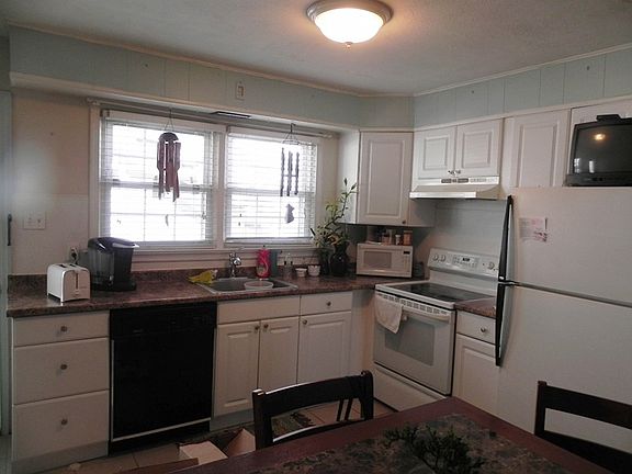 2nd image of 310 E 16th St APT C