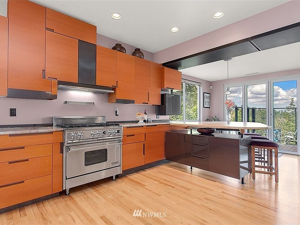 1st image of 9804 NE 34th Pl