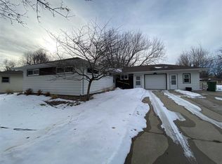 809 S Walnut St, Freeman, SD 57029