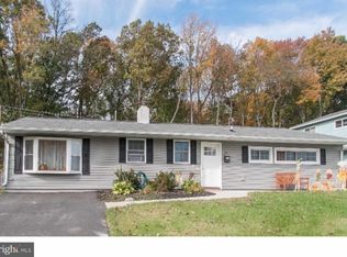 44 Birch Dr, Levittown, PA 19054