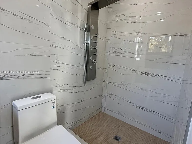 12615 N Miami Ave — Photo 33