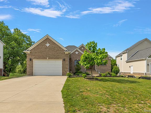 2nd image of 1820 Crimson Ridge Dr