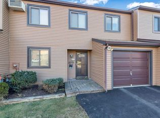 27 Walnut Ct, Fishkill, NY 12524