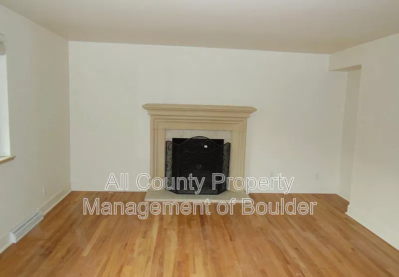5 bed, 2.5 bath, 2248 sqft, $3,995 — Photo 3