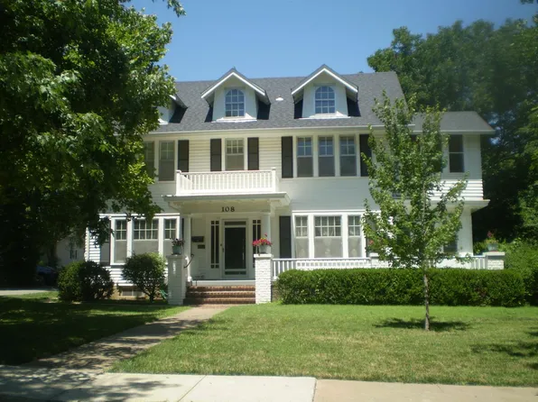 108 NW 10th St, Abilene, KS 67410