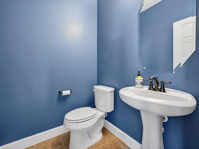 4017 Benetton Way — Photo 23