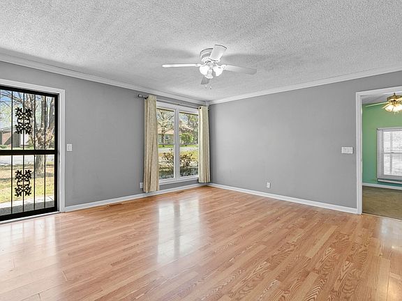 4th image of 604 Highland View Ct