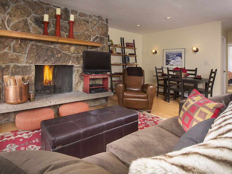 2nd image of 131 W Meadow Dr #105