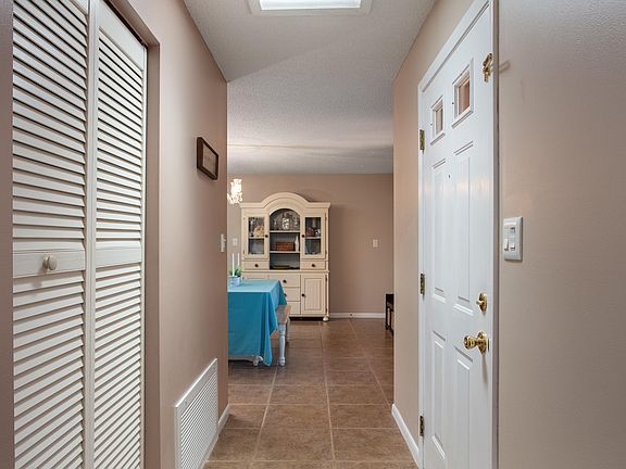 3rd image of 2070 Cathy Cir