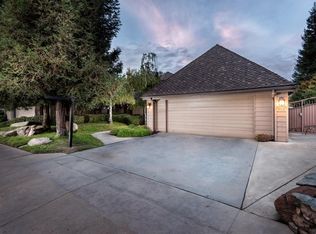 553 E Shelldrake Cir, Fresno, CA 93730