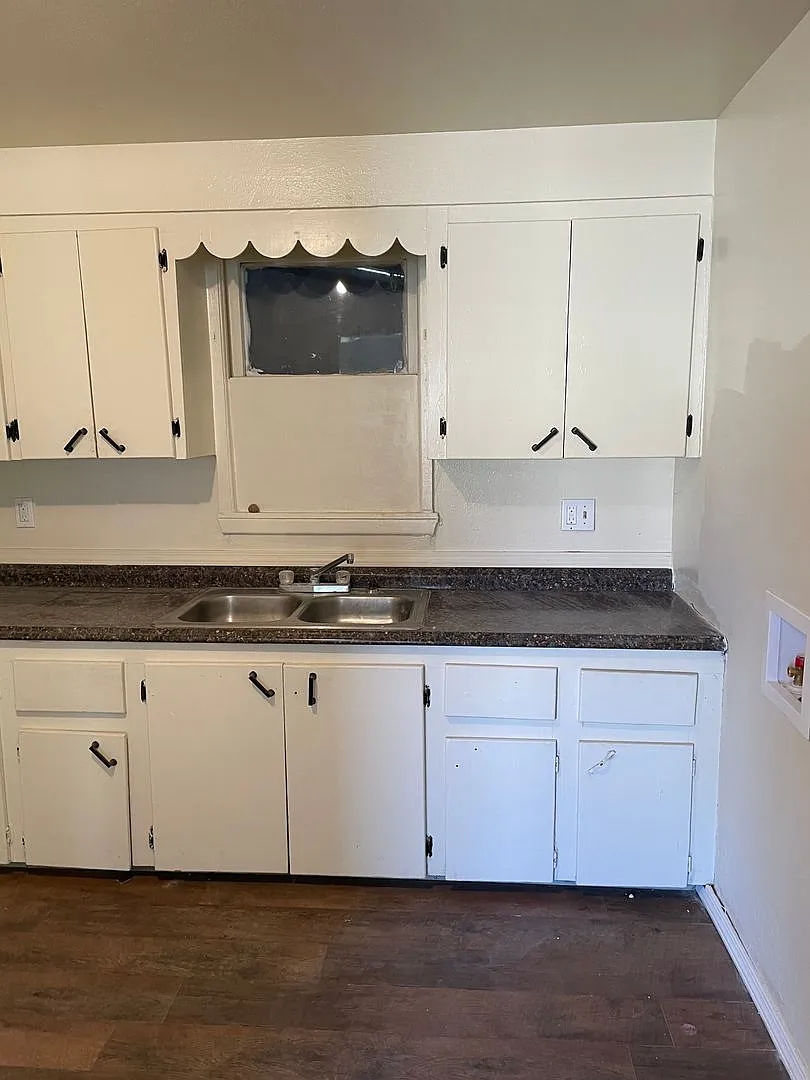 Affordable 2 Bed / 1 Bath Rental — Photo 2