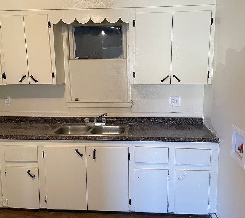 2nd image of 310-1 E Albuquerque St #427
