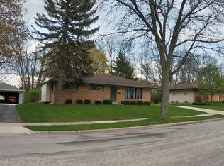 W146N8282 Schlafer Dr, Menomonee Falls, WI 53051