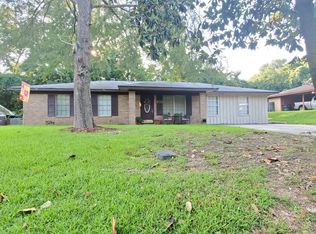 215 Alfa Dr, Vicksburg, MS 39180