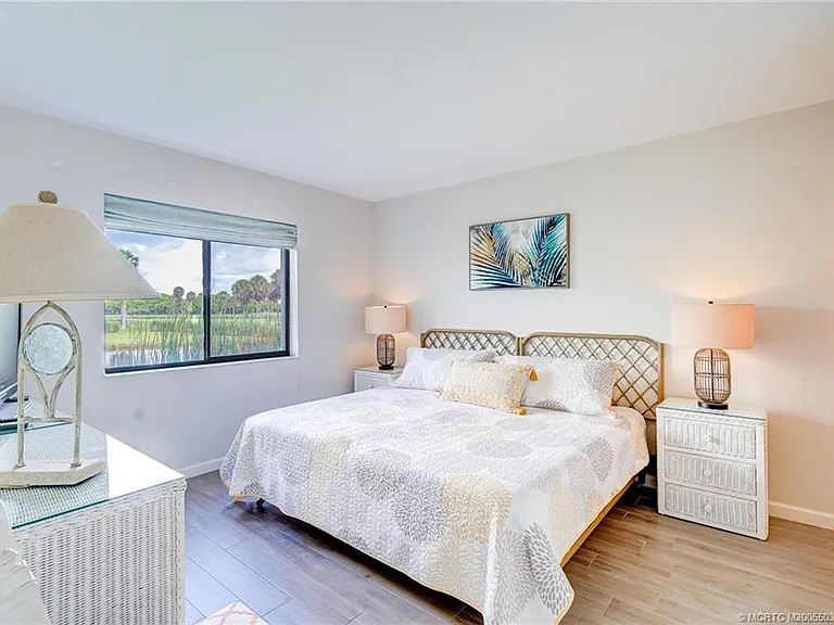 5553 NE Gulfstream Way — Photo 16