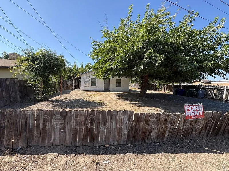 2 bed, 1.5 bath, $1,300 — Photo 2
