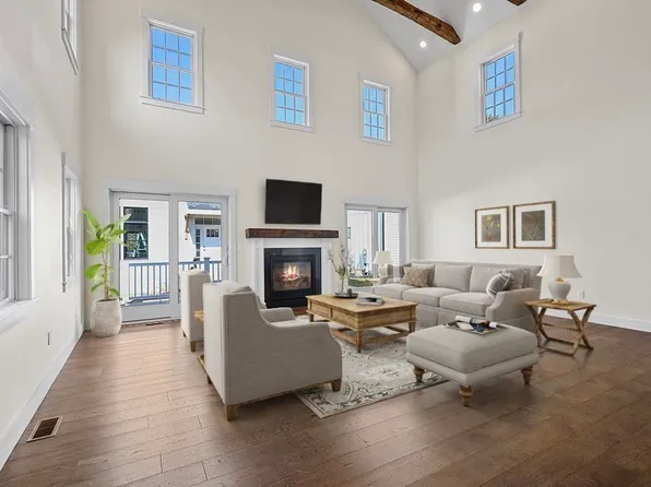 355 Main St #1, Medfield, MA 02052