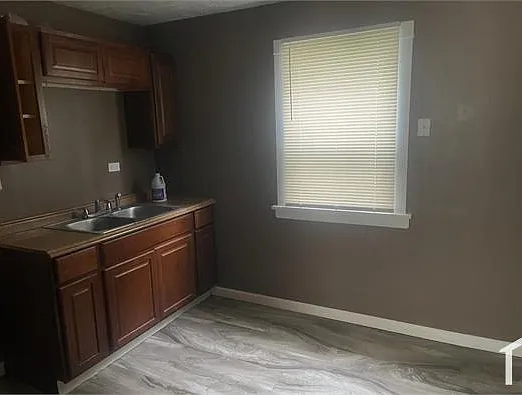 3 bed, 1040 sqft, $1,200 — Photo 2
