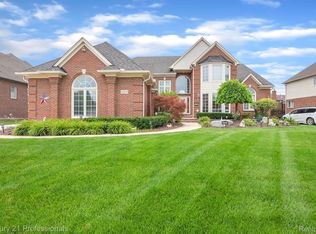 13293 Hawk Dr, Shelby Township, MI 48315