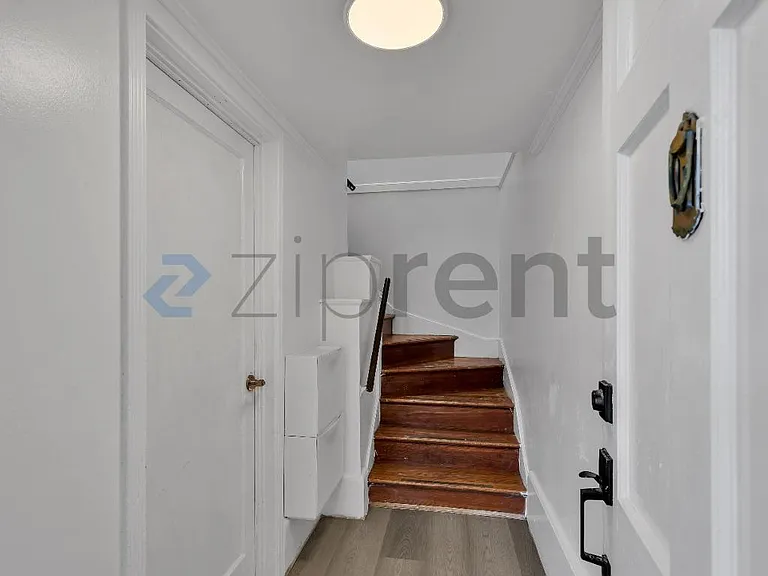 1714 44th Ave — Photo 3