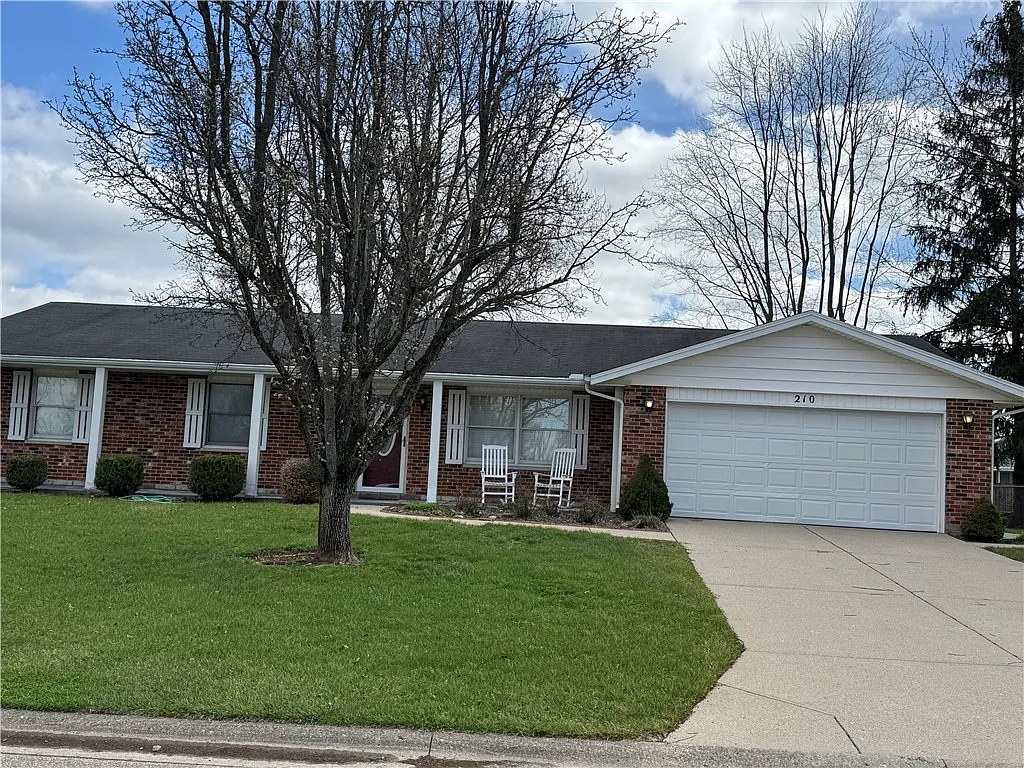 210 Baker Ln photo 1