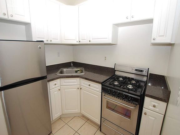4th image of 41 W 71st St APT 6E