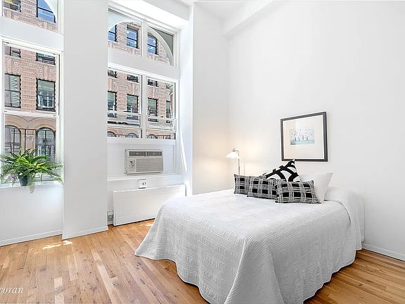 5th image of 23 Waverly Pl APT 2H
