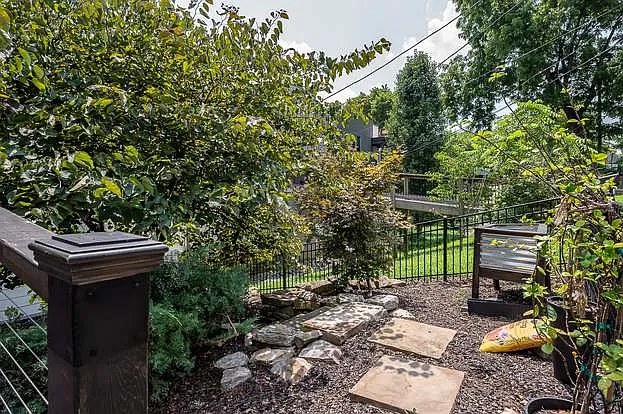 Avondale Dr — Photo 10