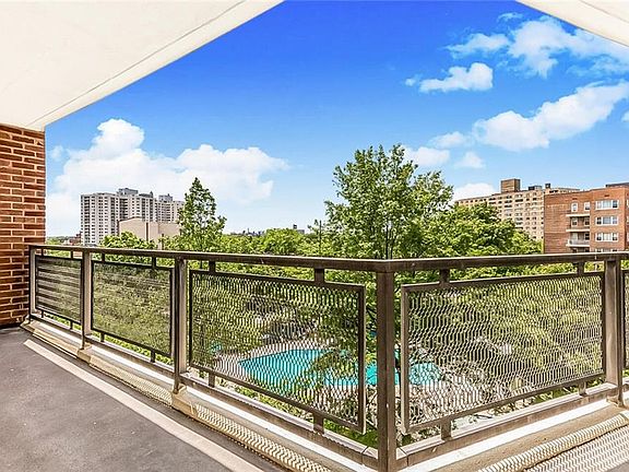4th image of 3777 Independence Ave APT 9J