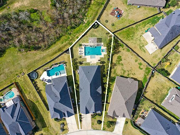 4th image of 179 Greatwood Glen Dr