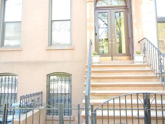 Rented by CMV Realty Inc. | media 9