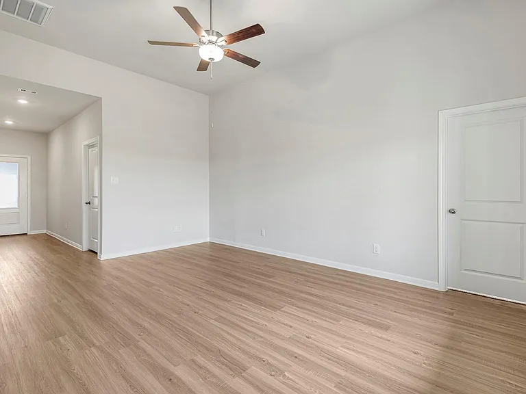 404 Mystic Slopes Dr — Photo 3