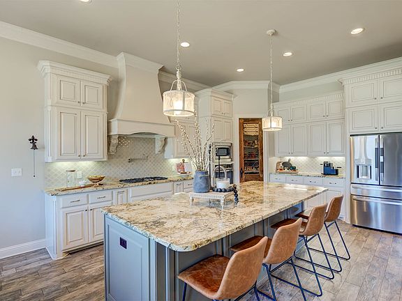 3rd image of 602 Glenshire Dr