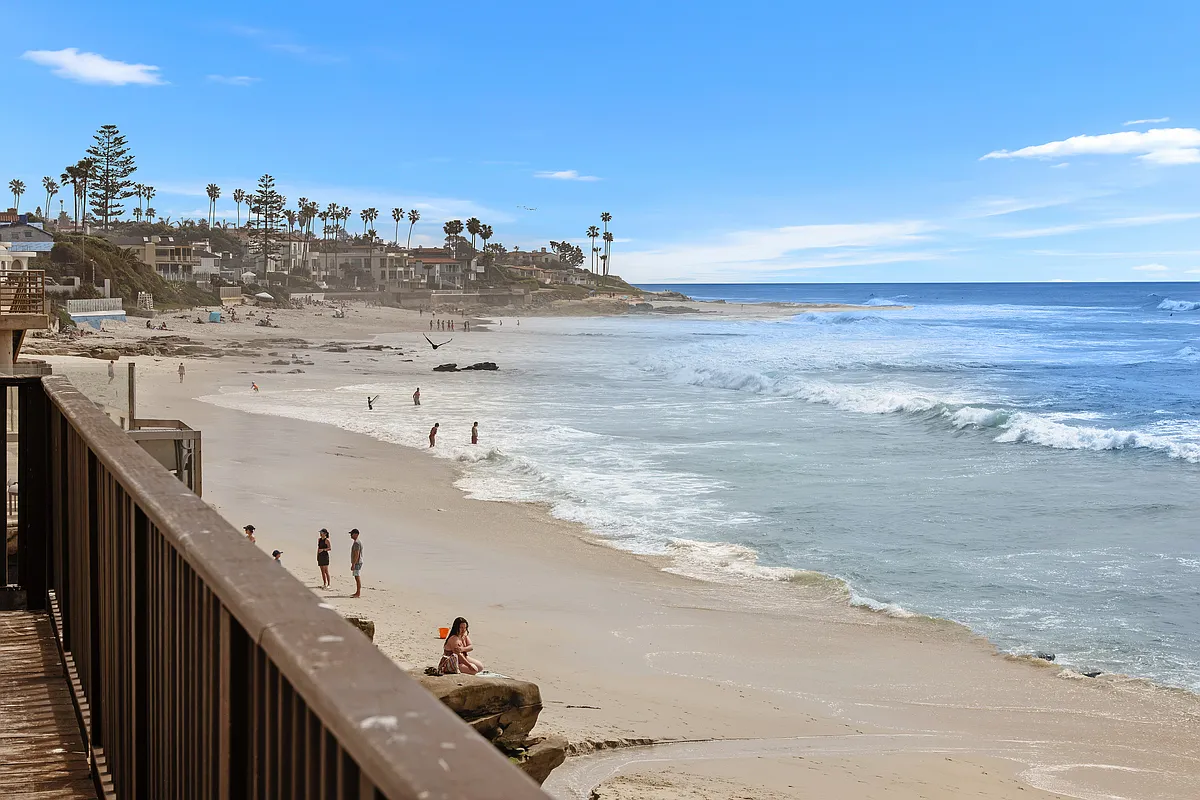 220 Coast Boulevard - D — Photo 1