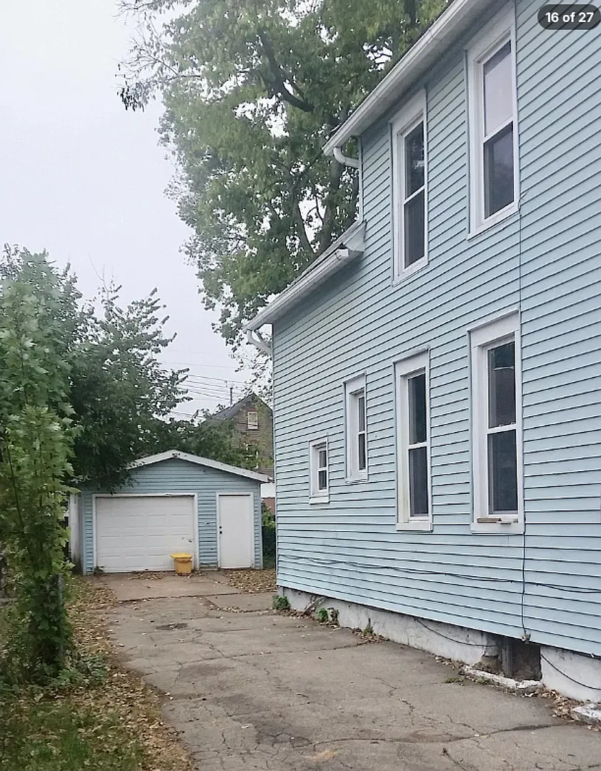 2 bedroom, 1.5 bathroom two-story home conveniently located near Bee Branch — Photo 2