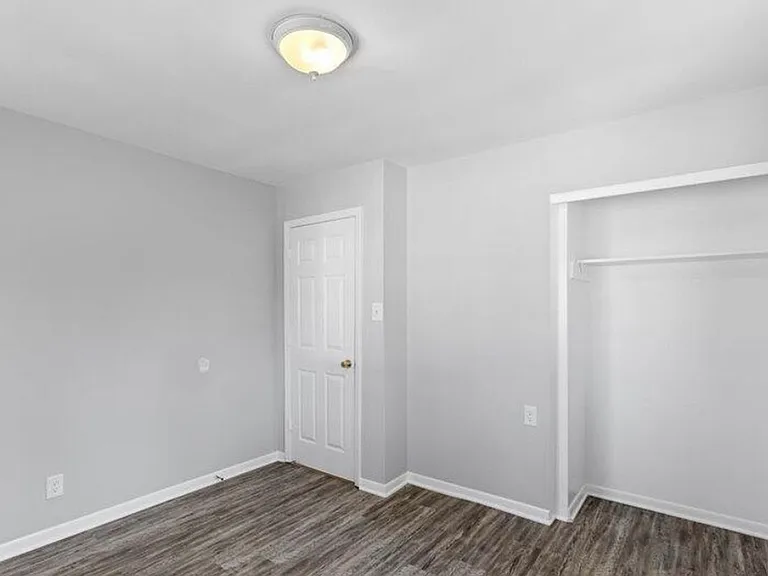 1306 Hudson Ave — Photo 4