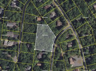 2 Commanche Cir, Lake Ariel, PA 18436