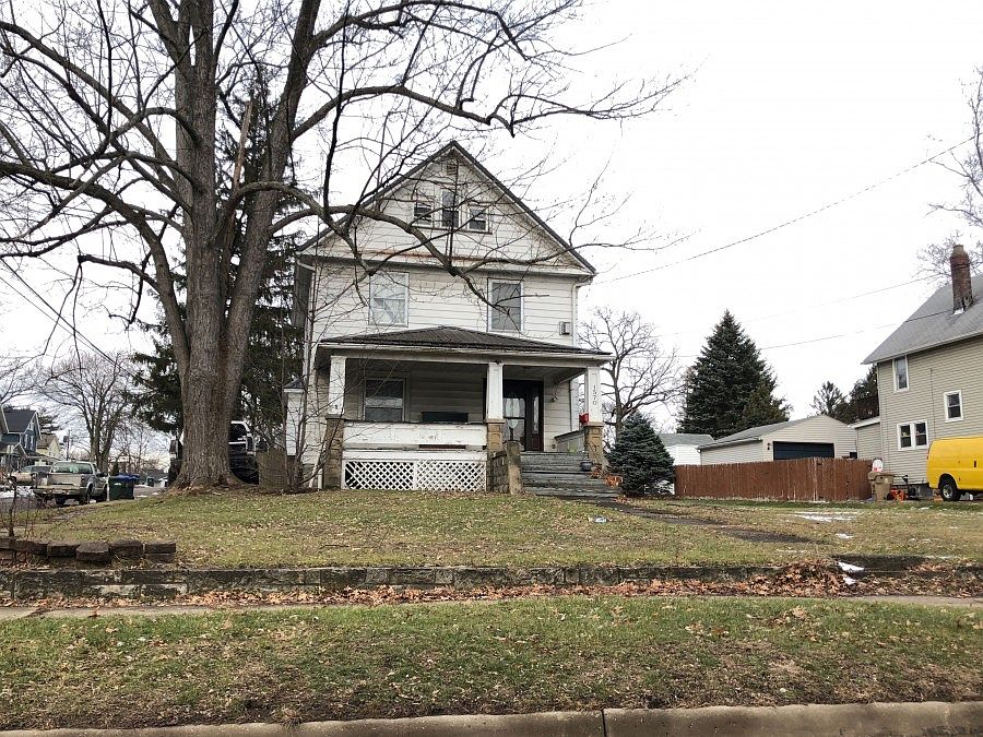 1st image of 1570 2nd St