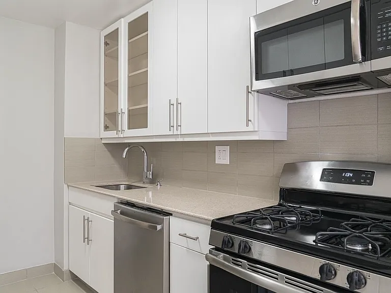 490 2nd Ave #2F — Photo 3