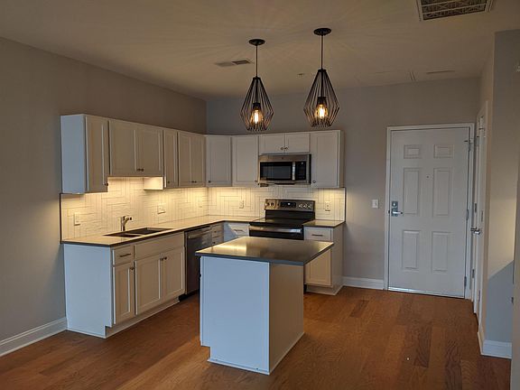 5th image of 622 Main St #501