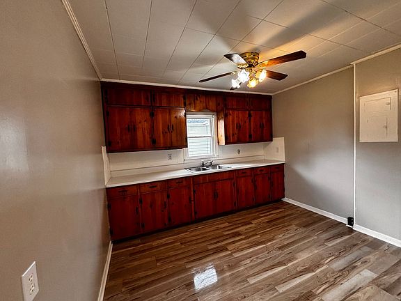 3rd image of 1617 Spring St
