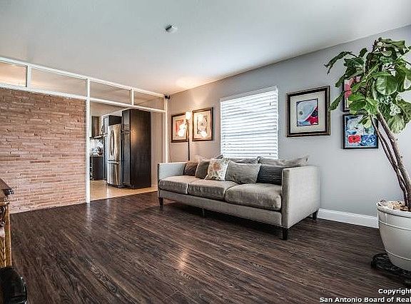 5th image of 7423 Dell Oak Dr