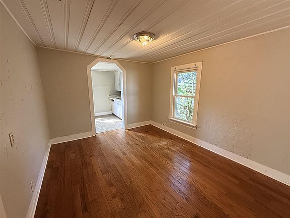 5th image of 1402 High St