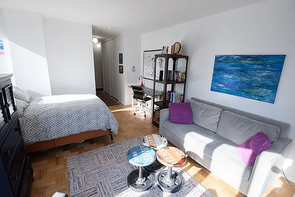 Rented by Solace SMC Inc | media 28