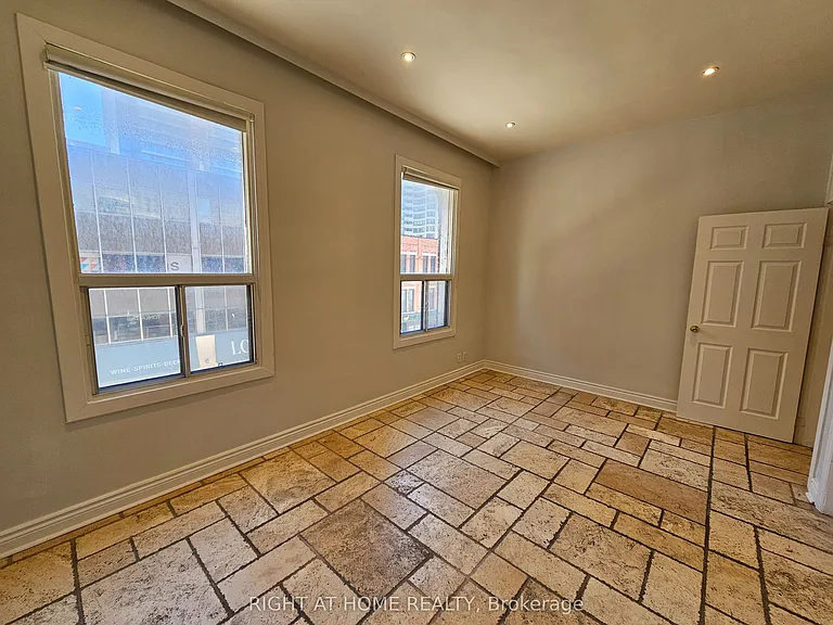 550 Yonge St #3F — Photo 15