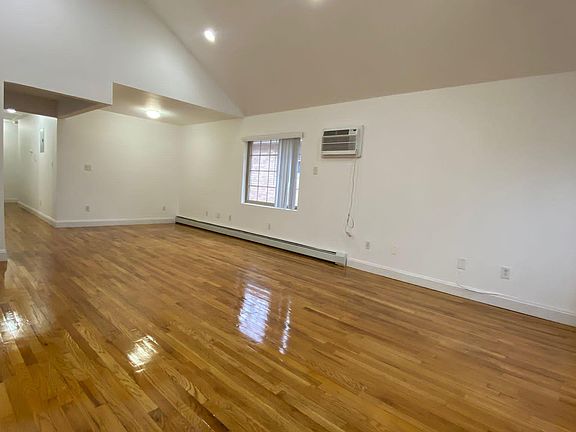 3rd image of 3127 Wissman Ave #2