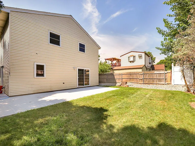 192 Maywood Ave — Photo 37
