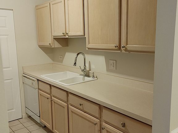 2nd image of 960 N Lakeside Dr APT 1D